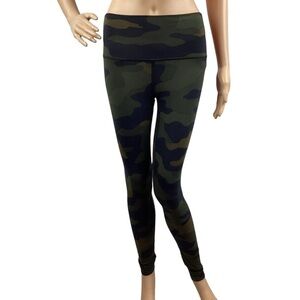 PINK Victoria's Secret Ultimate Leggings Size XS Green Camo Print